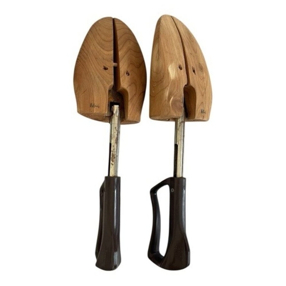 Vintage Wooden Shoe Tree Brown Handle Medium Size 4 Shoe Keeper Travel - Picture 4 of 5